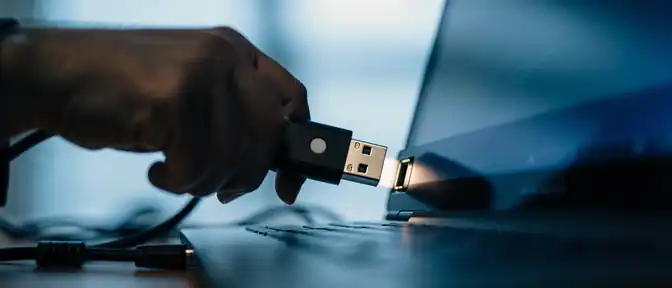Сергей Щербаков предупредил об опасности использования сторонних USB-накопителей